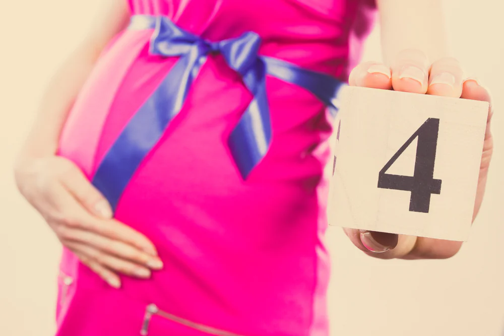 4 महीने गर्भावस्था बच्चा लड़का लक्षण