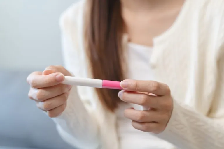 पीरियड मिस होने से पहले प्रेगनेंसी टेस्ट कब करे