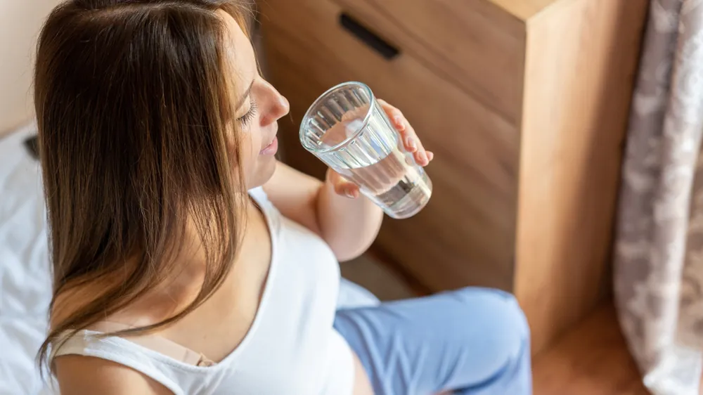 डिलीवरी के बाद कितने दिन तक गर्म पानी पीना चाहिए