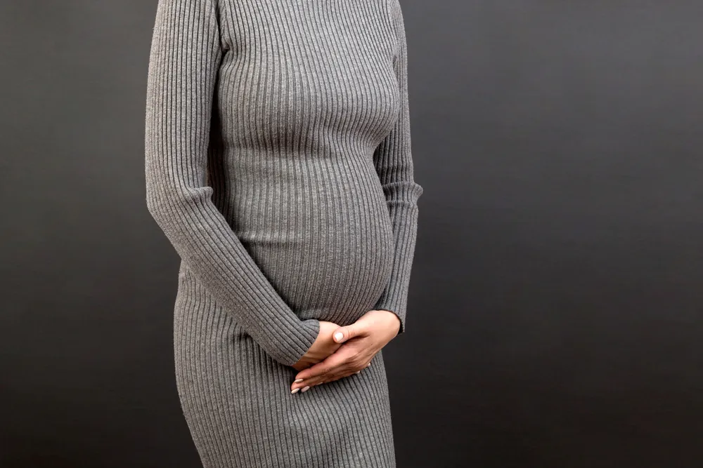 2 महीने की प्रेगनेंसी में पेट दर्द क्यों होता है