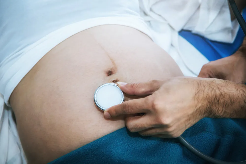 गर्भ में बच्चे की हलचल कम क्यों होती है