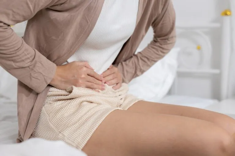 महिलाओं में पेट के निचले हिस्से में दर्द के कारण