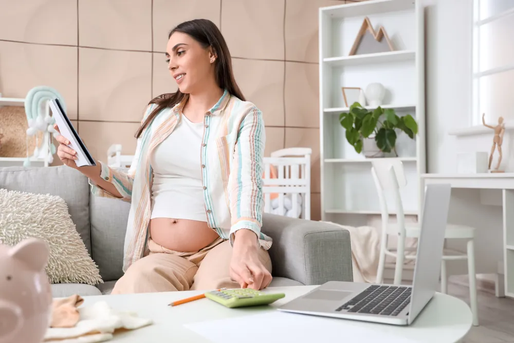 प्रेगनेंसी के लक्षण कितने दिन में दिखते हैं